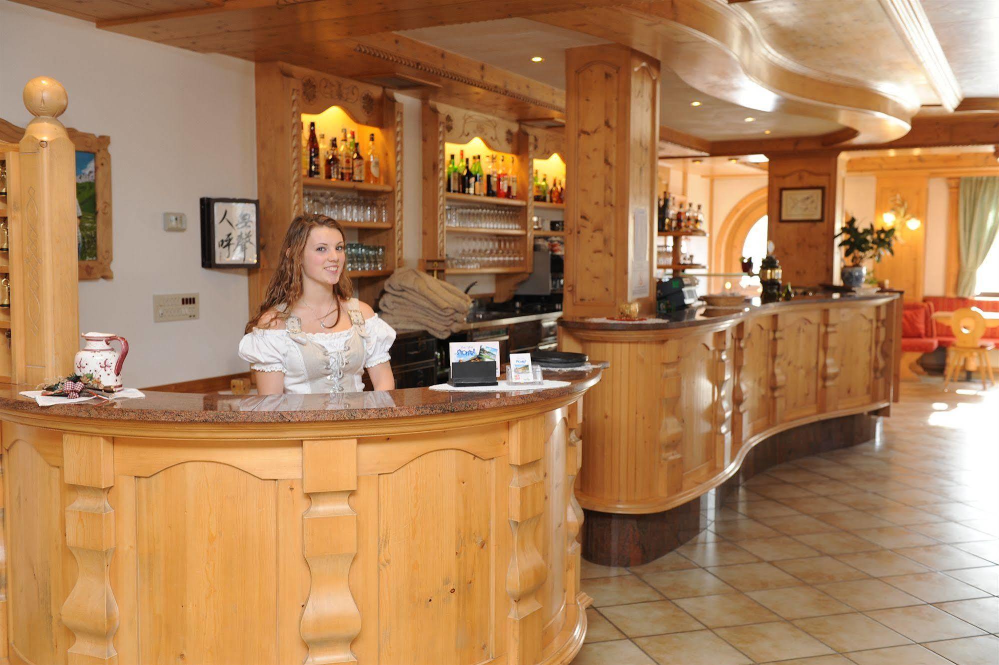 Wellness Hotel Dolomia Soraga Exteriör bild
